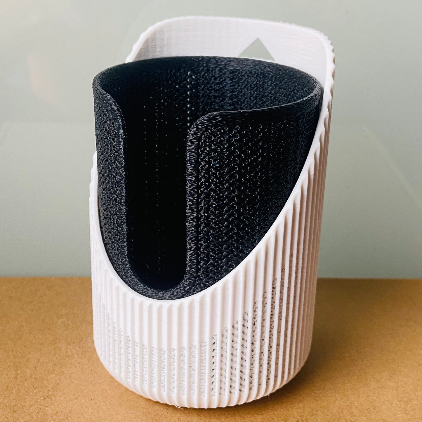 Dual-Tone Plant Pot: 3D Printed Modern Planter Cup - Breathable Lattice Design